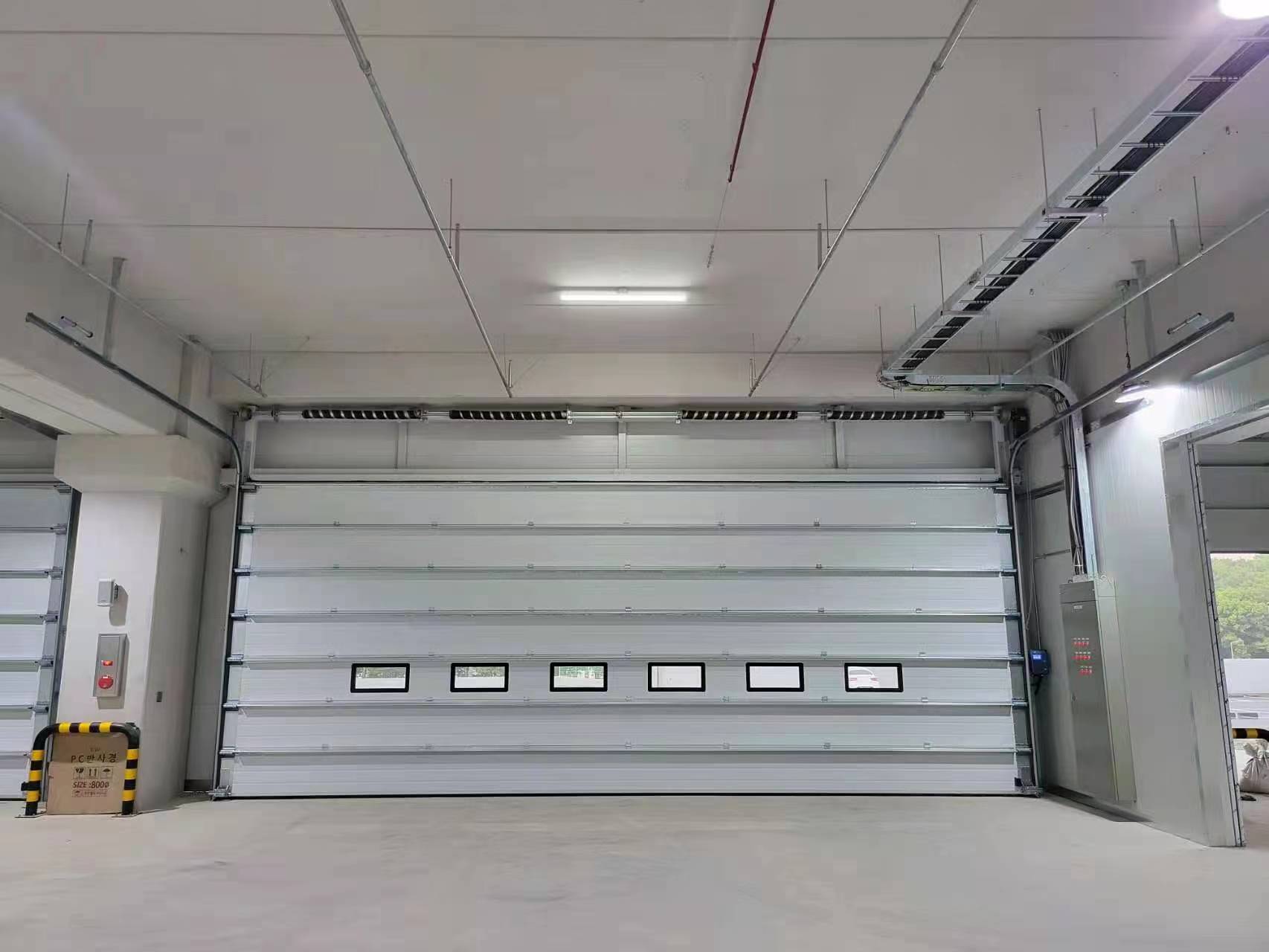 Bakit Mas Malulutas ng isang Sectional Door ang Higit pa sa Mga Problema sa Pag-access lamang?